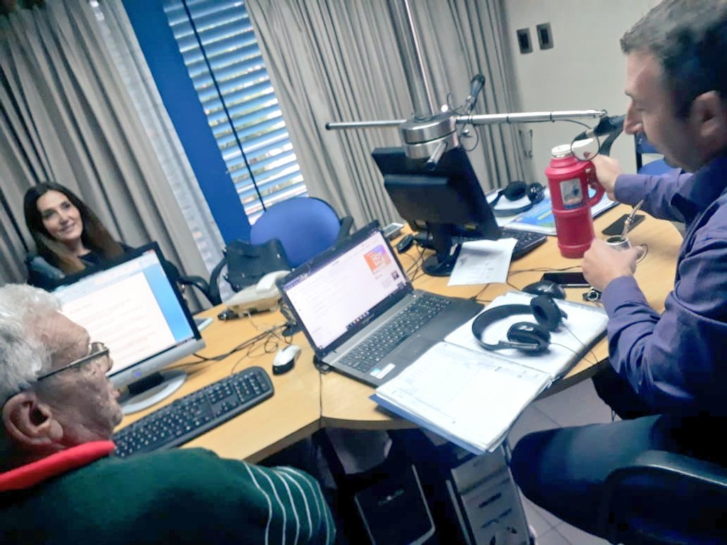 lucasmarenchino's tweet photo. Junto a @ClaudiaTartagl3 estuvimos tomando unos mates y contando a la audiencia de 🎙️#FMIdentidad de #LasVarillas de las transformaciones que vamos a llevar adelante junto a @marioraulnegri  para mejorar la vida de todos los cordobeses👏👏
#ElDomingoCordobaCambia https://t.co/OxsmIN2eKT