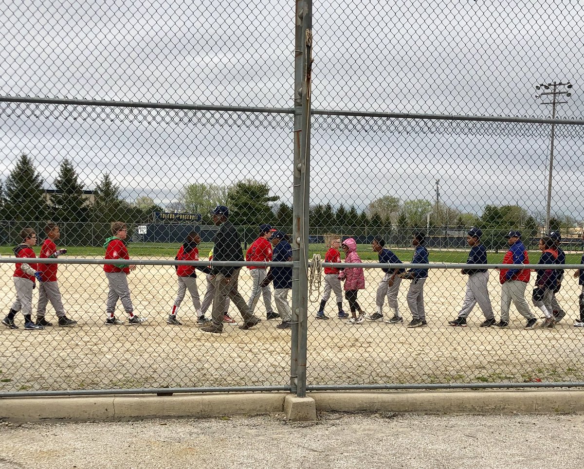 ToledoPAL's tweet photo. Yesterday’s PAL games went well in spite of the frigid temperatures ⚾️🥶 ⚾️
The Padres 5 vs The RedSox 1; The Braves 13 vs. The Yankees 1.
If it doesn’t rain Thursday, it will be the Blue Mets vs. White Sox; The Indians vs The orange Mets.
#toledoPALbaseball #toledopolice https://t.co/8P2dkFh8Xg