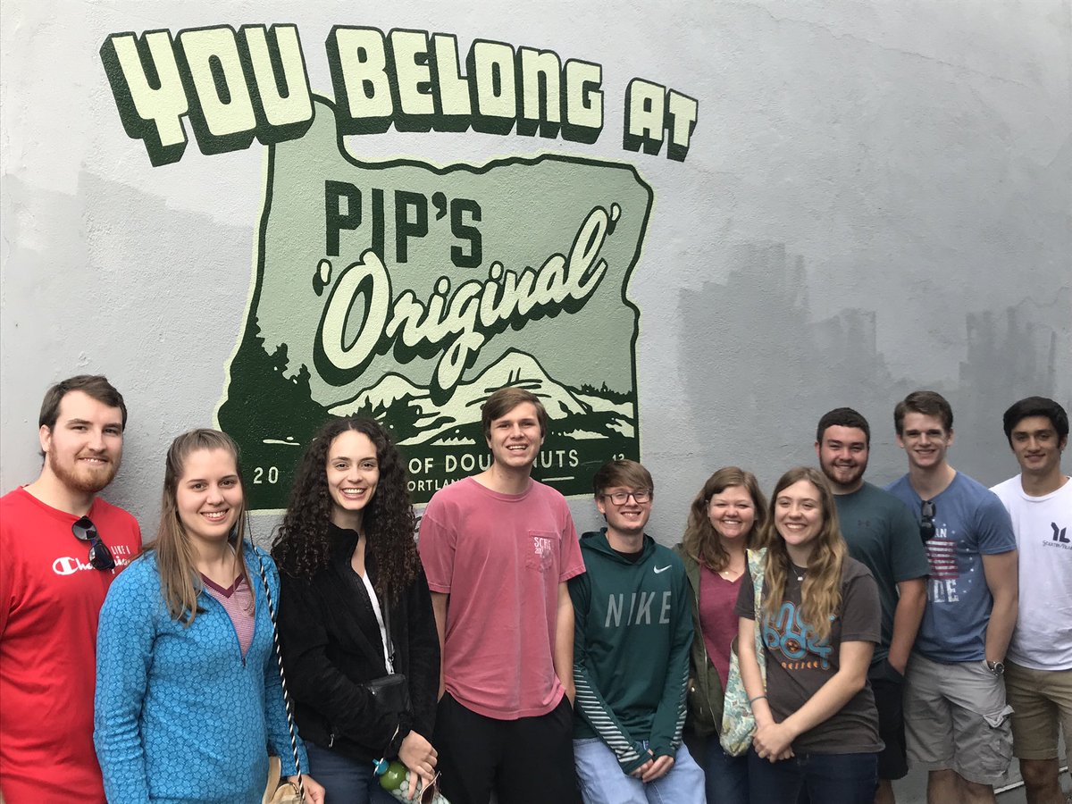 KaleoPDX's tweet photo. @ebctuscaloosa_  @uabcm team starting the morning off at Pips and helping organize clothes at DHS through Embrace Oregon https://t.co/RgGFFHoYBQ
