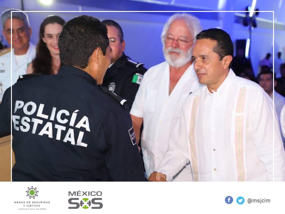 msjcim's tweet photo. 📌El día de ayer 07 de Mayo, llevamos acabo con la Asociación Civil #GentePorLaGente #GuardianesDeMiCiudad y el @CCE_Caribe la 2ª Entrega de reconocimientos a miembros de la policía👮‍♀️👮‍♂️ que se han destacado en su dedicación y compromiso en el cumplimiento de su deber.
@smspytbj https://t.co/kvGRr7vg86