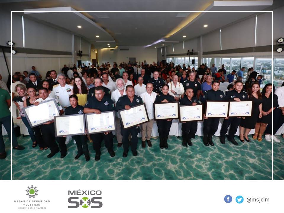 msjcim's tweet photo. 📌El día de ayer 07 de Mayo, llevamos acabo con la Asociación Civil #GentePorLaGente #GuardianesDeMiCiudad y el @CCE_Caribe la 2ª Entrega de reconocimientos a miembros de la policía👮‍♀️👮‍♂️ que se han destacado en su dedicación y compromiso en el cumplimiento de su deber.
@smspytbj https://t.co/kvGRr7vg86