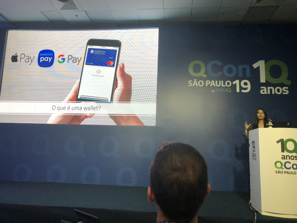 mauriciojr's tweet image. Lygia Ferreira falando da experiência dela na implementação de wallets #QConSp
