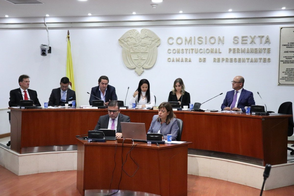 FondoAdaptacion's tweet photo. Debemos trabajar con los alcaldes para concertar los planes de ordenamiento territorial - POT, apoyados de una Ley fuerte sobre prevención de desastres: Edgar Ortiz, gerente del #FondoAdaptación en Debate de Control de la @ComVIcamara #ComisiónSexta #RendidióndeCuentas365 https://t.co/PZbMzF4LsB
