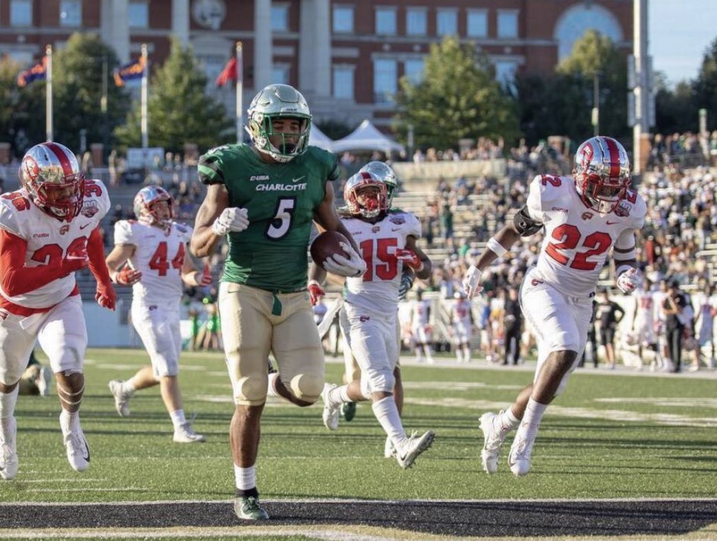 jayybird_24's tweet photo. Extremely thankful to receive my FIRST offer from UNC Charlotte!! https://t.co/rCrDd7rqCl