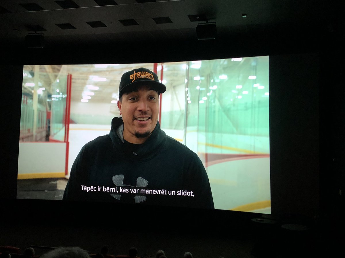 arty_kulda's tweet photo. @StuMunrue good to see you on a big screen! #moviestar https://t.co/H4N7Md8aYF