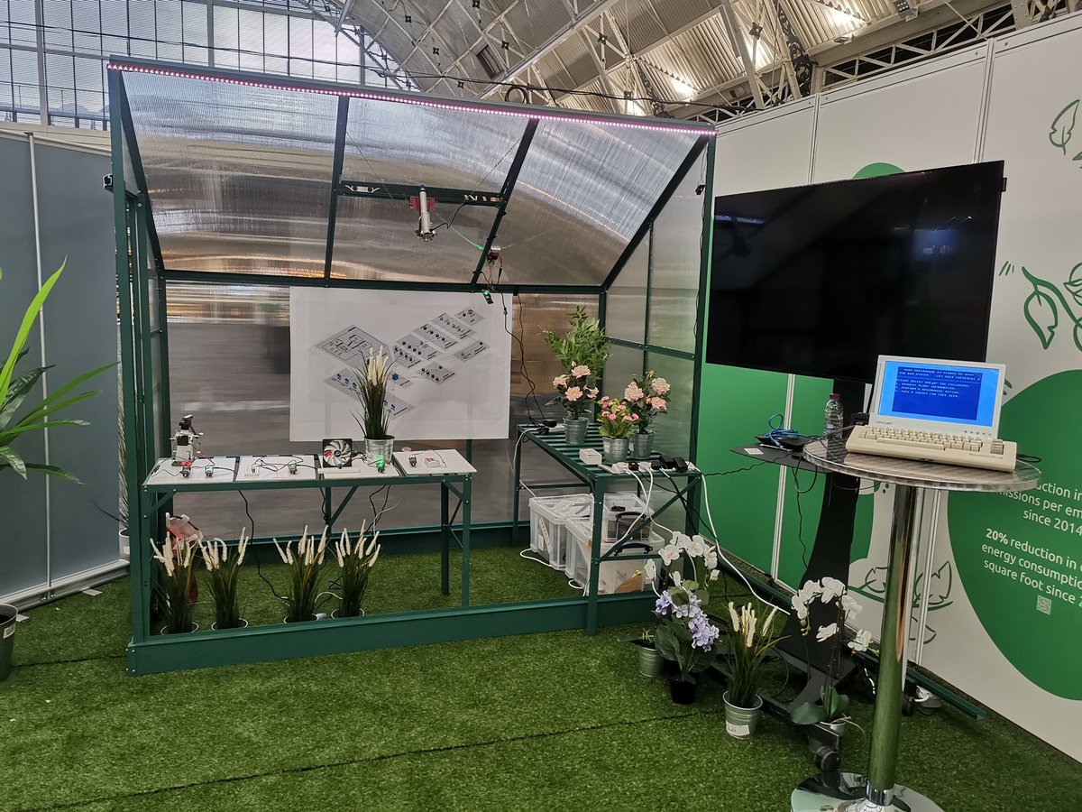 uxian's tweet photo. @vikkiwalsh7 @DevoxxUK @kevinrudland @KiranMystery @Harmelodic @CliveHackney And here's what it looks like in situ #RootedInEngineering @CapgeminiUK https://t.co/1PNreFHHzx