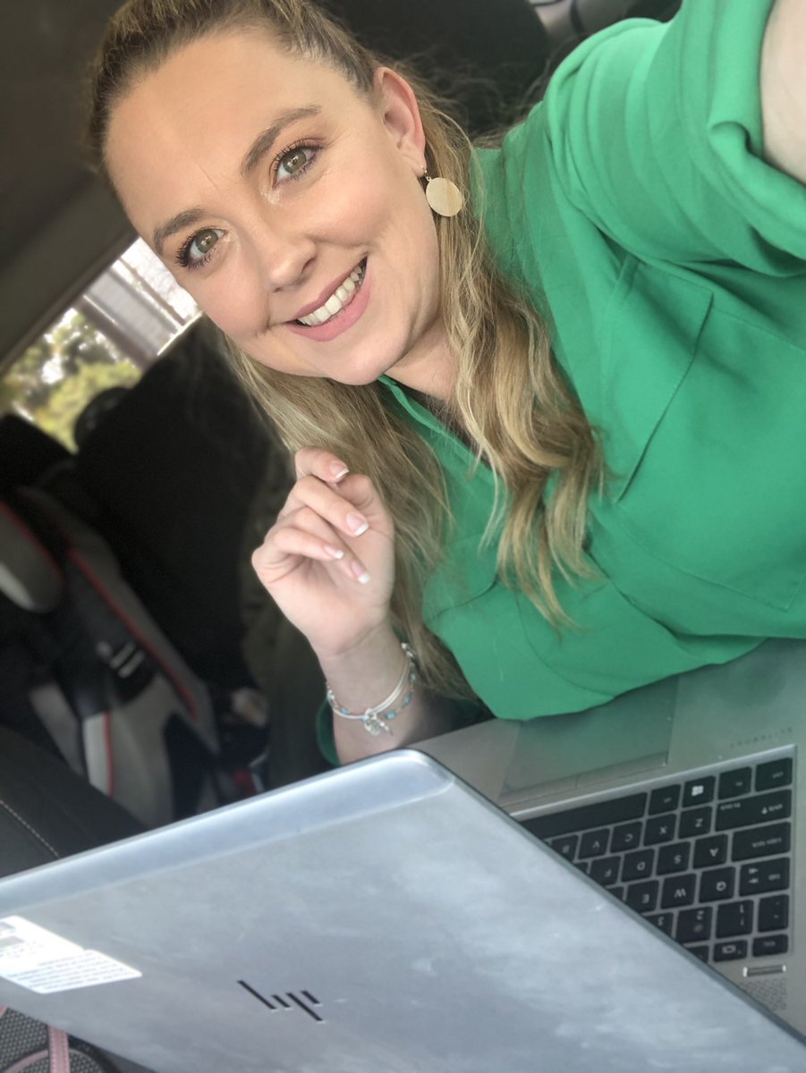 KatrinaS_OneFLA's tweet photo. When working in your car deserves a Selfie! #BizFlo #Smilewhileyouwork #southsideCRUshers #TormentaFuriosa #WorldDomination #FLStorm https://t.co/9uggwfE3V6