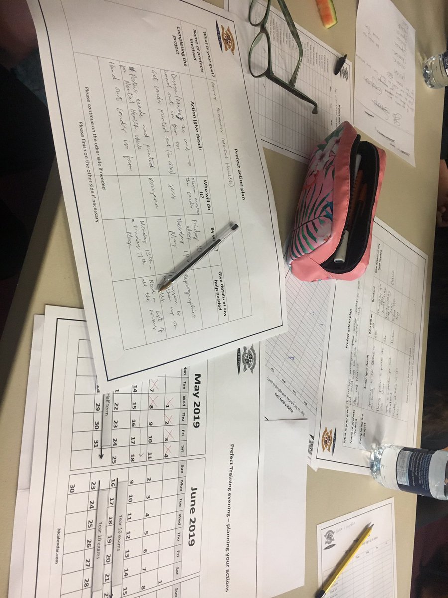 loretocitizens's tweet photo. Head Girl &amp; Boy Maddie and Damola hand over to the new year 10 prefect team, who have been busy planning their campaigns! #pupilleadership @loretocitizens @evefrancisholt @mycthehive @SSCCTY https://t.co/AQIMSPHYdv