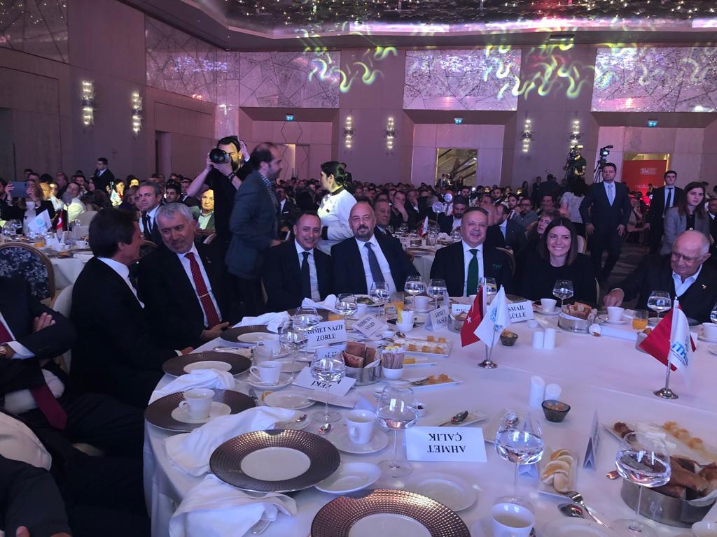 İTHİB tarafından sektörel ihracatın liderlerini ödüllendirildiği gecede Ticaret Bakan Yardımcımız Sn. Rıza Tuna Turagay ile bir araya geldik, platin ödülümüzü ise TİM Başkanı Sn. İsmail Gülle ve İTHİB Başkanı Sn. Ahmet Öksüz'ün ellerinden aldık.  #aydintekstil #ithib #ihracat