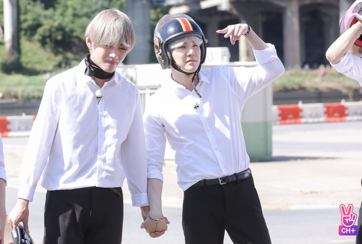 ImRedviolet's tweet photo. Stop what you're doing and
Rt this!

#MTVLAKPOPBTS #MTVLAFANDOMBTSARMY #MTVLAINSTAGLJUNGKOOK #PremiosMTVMIAW

@BTS_twt https://t.co/3ZwjlWSbqe