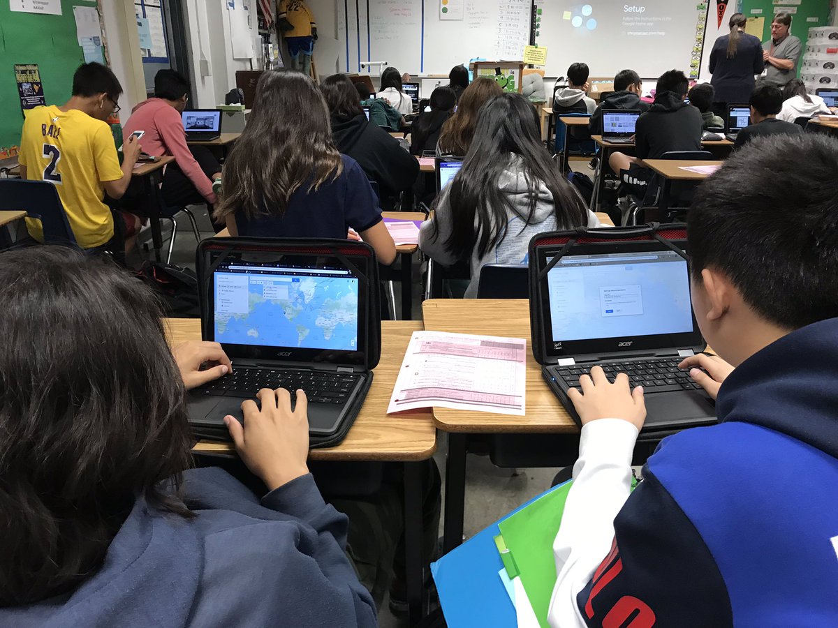 HistoryFrog's tweet photo. Ss working on their virtual museums. @FirstAveMS #FAVirtualMuseums https://t.co/iYsx7LWga6