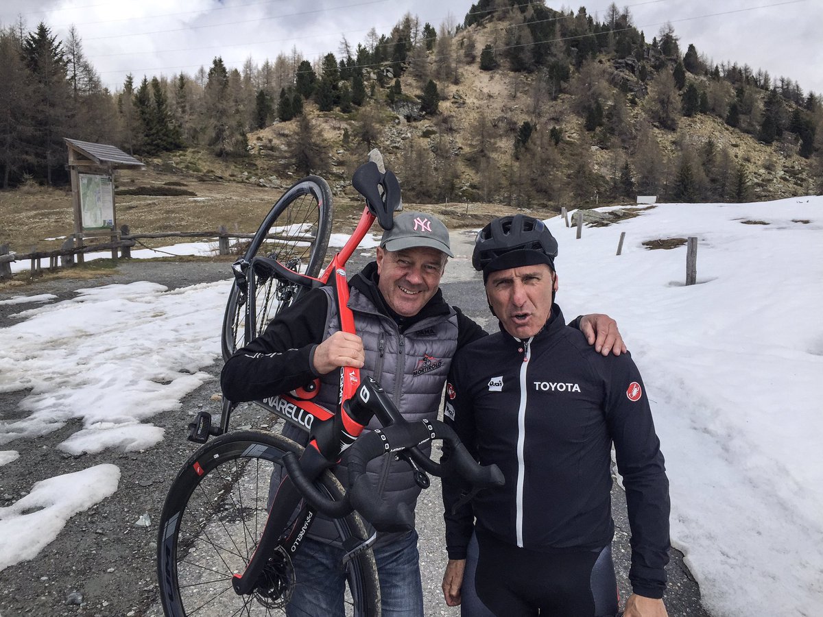 Juribaruffaldi's tweet photo. Passo del Mortirolo, sopralluoghi per “Giro d’Italia 2019” con l’inviato di Rai e ex professionista Marco Saligari @commissario65,  naturalmente sotto la supervisione di Gigi Negri. https://t.co/hPUnbu8ccH