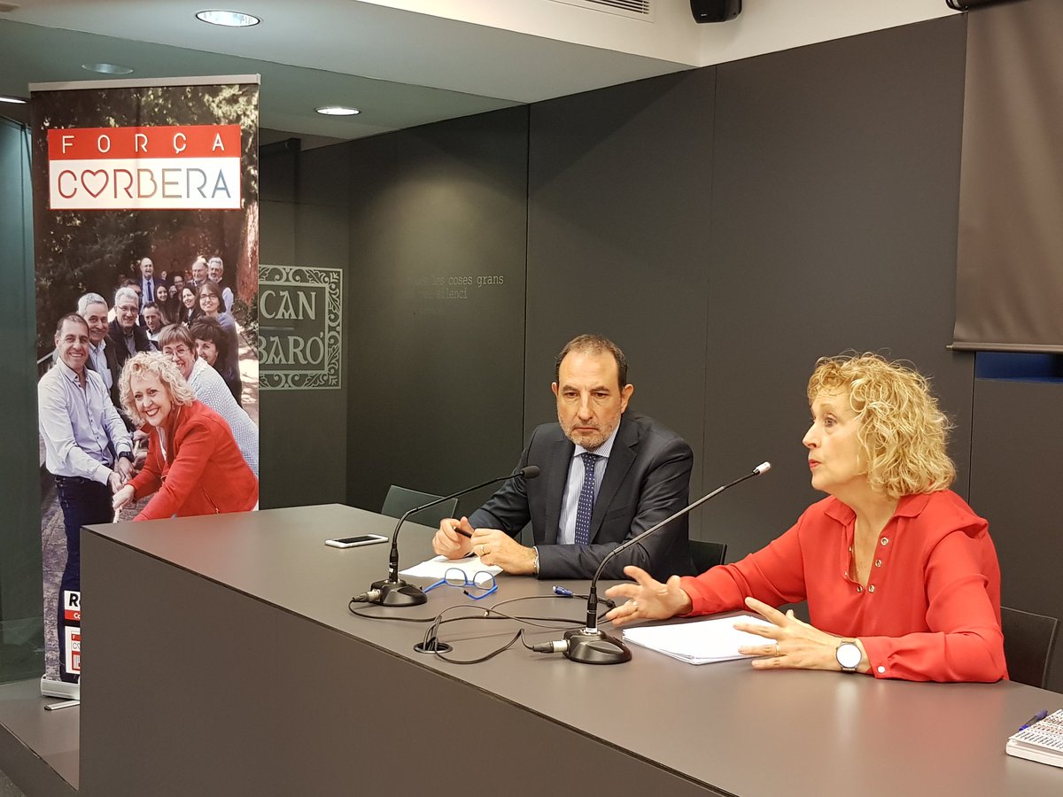 UnitsCat's tweet photo. .@Ramon_Espadaler d'@UnitsCat conversa amb @rosaboladeras, candidata de Força Corbera. @psccorbera i @UnitsCat #unitsperavancar https://t.co/G0GL2lFkOb