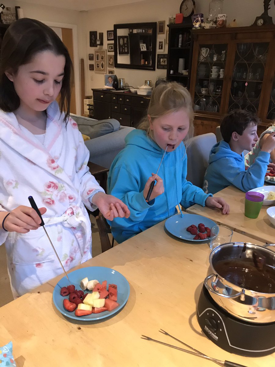 FarleighSchool's tweet photo. #puddingparty #farleighboarding #iloveboarding https://t.co/asoIS4A8He