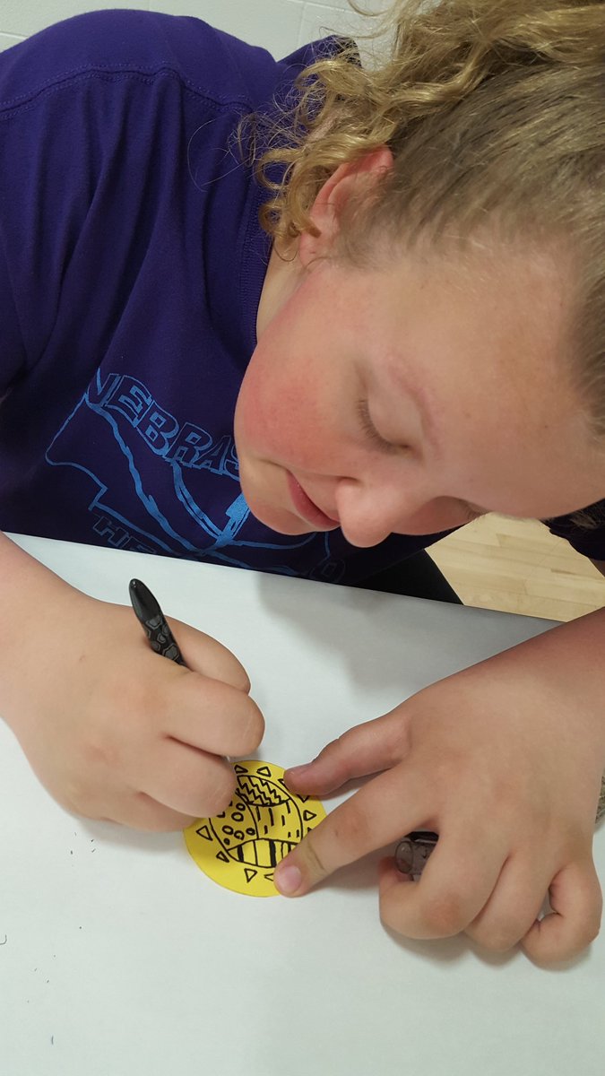 HamptonArtDept's tweet image. Reflecting and art activities! #creativityislife #hawknationcreation #hamptonhawks1