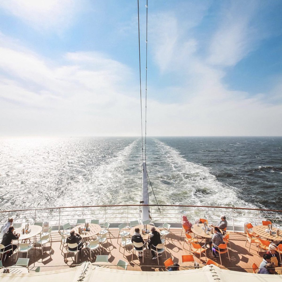 Sailing through the week without a care in the world! Have you booked a cruise recently? Where are you going? 🚢 ⚓️ 🌊 ☀️

📷 Repost: cruiseexperience on IG

#familycruise #cruiselife🚢 #cruiselover