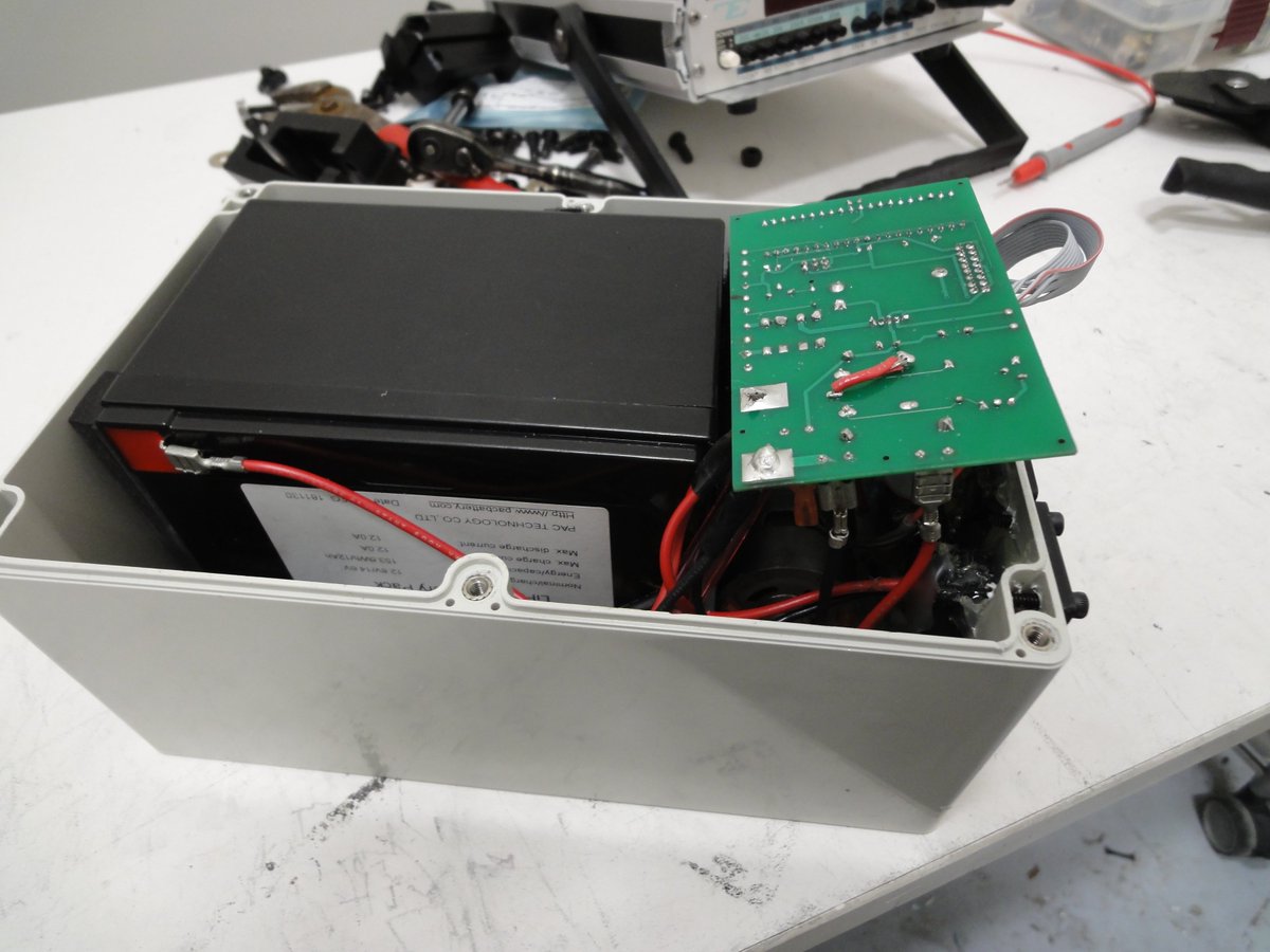 LynacTile's tweet image. Feel the energy! Lightweight powerful Lithium battery technology now drives all of our machines. Half the weight of Lead, twice the capacity and extreme longevity. They won&apos;t leak and contain no precious metals. #lithium #lithiumbatterypower #greenpower #stoneinstallation #tiling