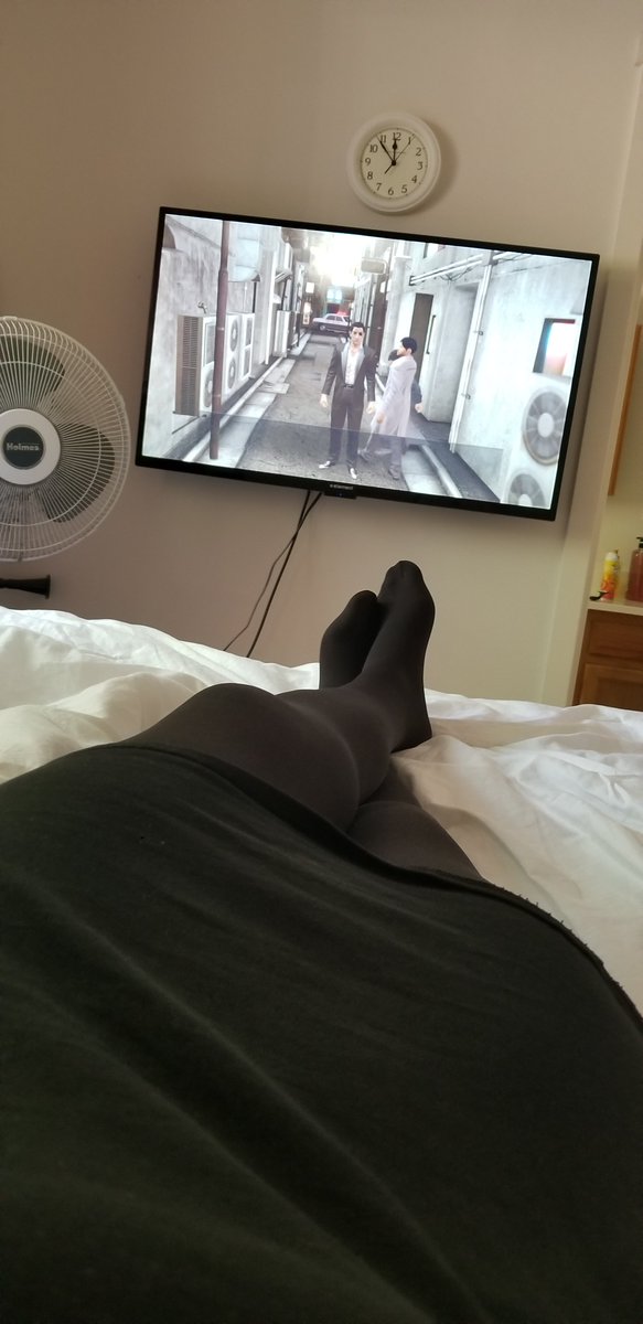 LeanneMustafa's tweet photo. #HappinessIs

Getting off work early and playing your favorite games 😊😊😊

#Yakuza #PS4 #DoneWithWork #FavoritePastime ♡ https://t.co/fF52eeyKbA