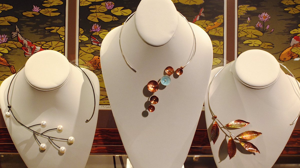 Looking for the perfect Mother’s Day gift? This #MothersDay, treat her to handmade jewelry crafted by Utah artist Jan Hart. Today—Mother’s Day ALL JEWELRY will be 15% OFF! Members will receive an additional 10% OFF! Stop in and see the variety of jewelry we have on sale! ❤️