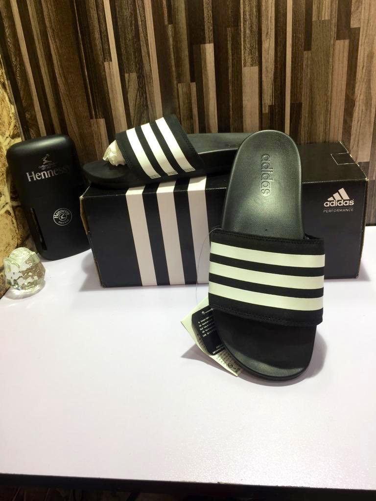 Walk in comfortable slidesAll slides are available Price : 15k each excluding delivery Size : 40- 45Send a DM to orderPls kindly help RT, my customer is in your TL #AJATOT  #AjaxTottenham  #Archie