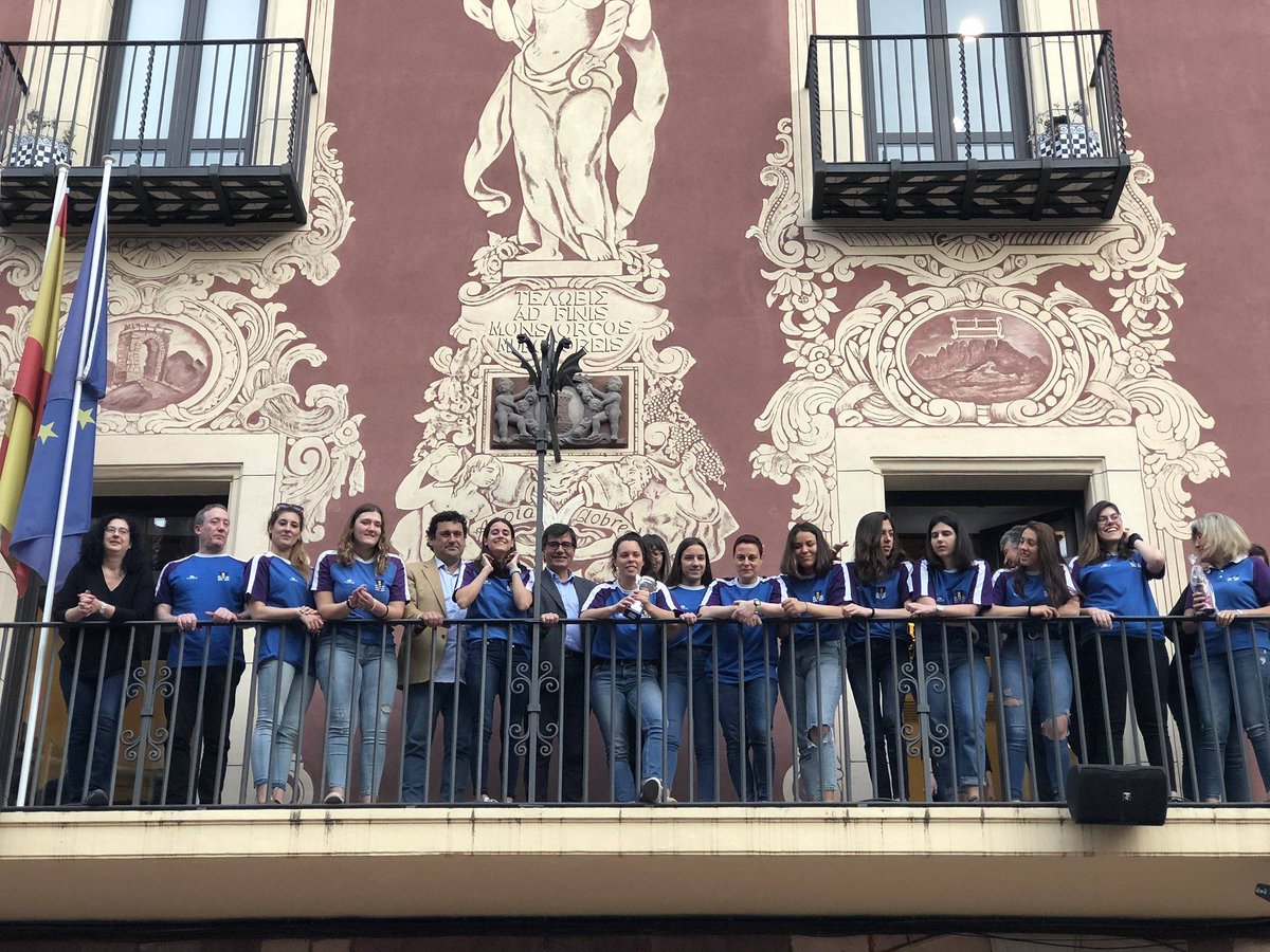 Avui ha tocat recepció de les nostres 🤽🏼‍♀️ a l'ajuntament de #martorell.
Moltes gràcies @ajuntamentmartorell per la recepció i celebració d'aquesta fita tan important per nosaltres.
🎩🎩🎩