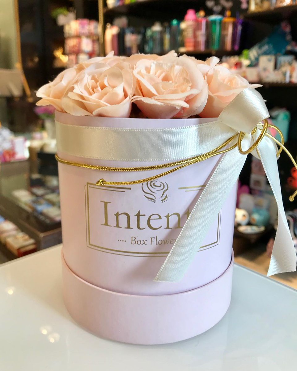 lamericashop's tweet photo. Mãe adora decoração, e se for um box de flores Intento ela vai adorar ainda mais! Lindos presentes na Smell Caprichos.
#smellcaprichos #diadasmaes #datasespeciais #elamerece #flowerbox #intento #decordodia #decor #tendencia #presenteiecomamor #surpreenda #laméricashopping https://t.co/T1f6EZccE3