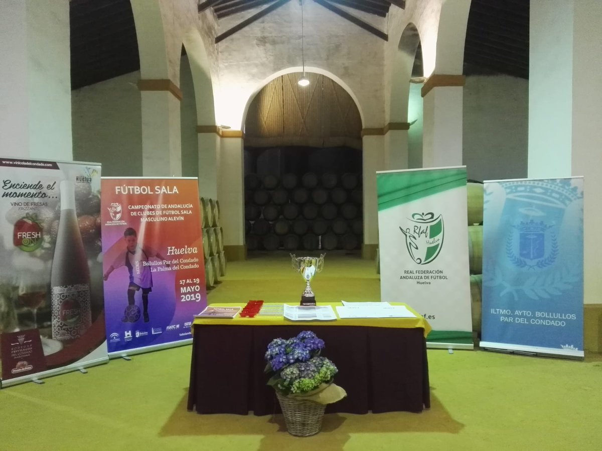 RFAFHuelva's tweet photo. Presentación y sorteo del Campeonato de Andalucía de Clubes Alevín Fútbol Sala #BollullosPardelCondado #LaPalmadelCondado https://t.co/mbMIH1tt9U