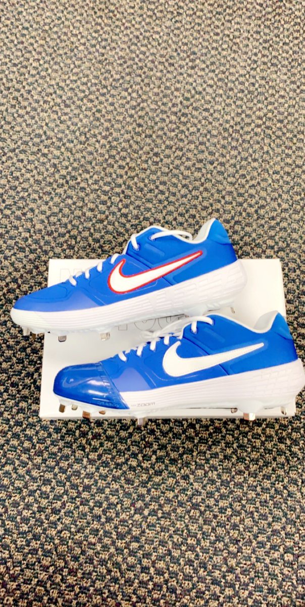 kwilson110's tweet photo. Shout out to @JohnsonErik @PlatinumSports for the fresh kicks https://t.co/7AHRI177Za