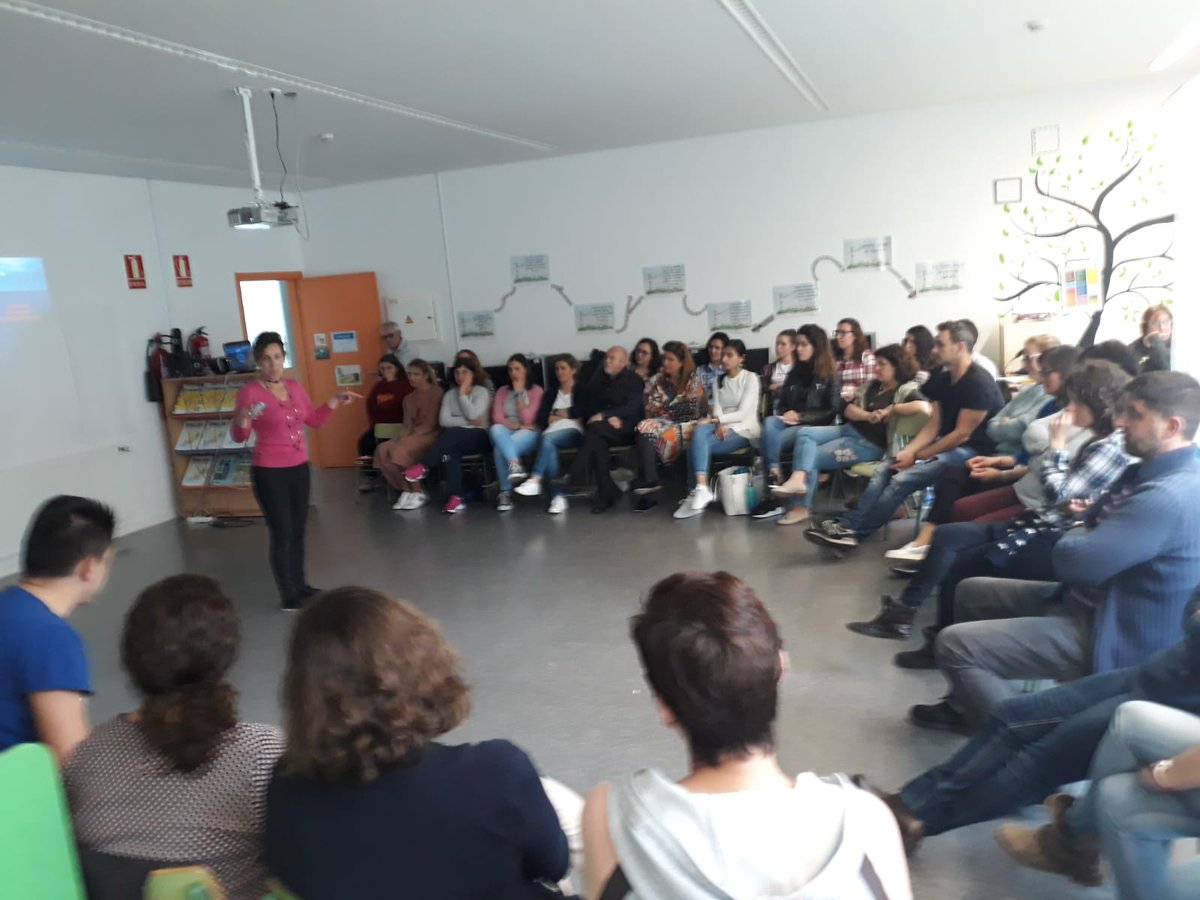 CEIPMMA's tweet photo. Foi un evento que nos fixo reflexionar, traballar en equipo, pensar, compartir, analizar,... Sobre o que somos cada quen, o cal nos invitaba a cambiar a nosa mirada. Non ver o comportamento dxs nenxs senón a elxs mesmxs. https://t.co/CyZBtXYy9S