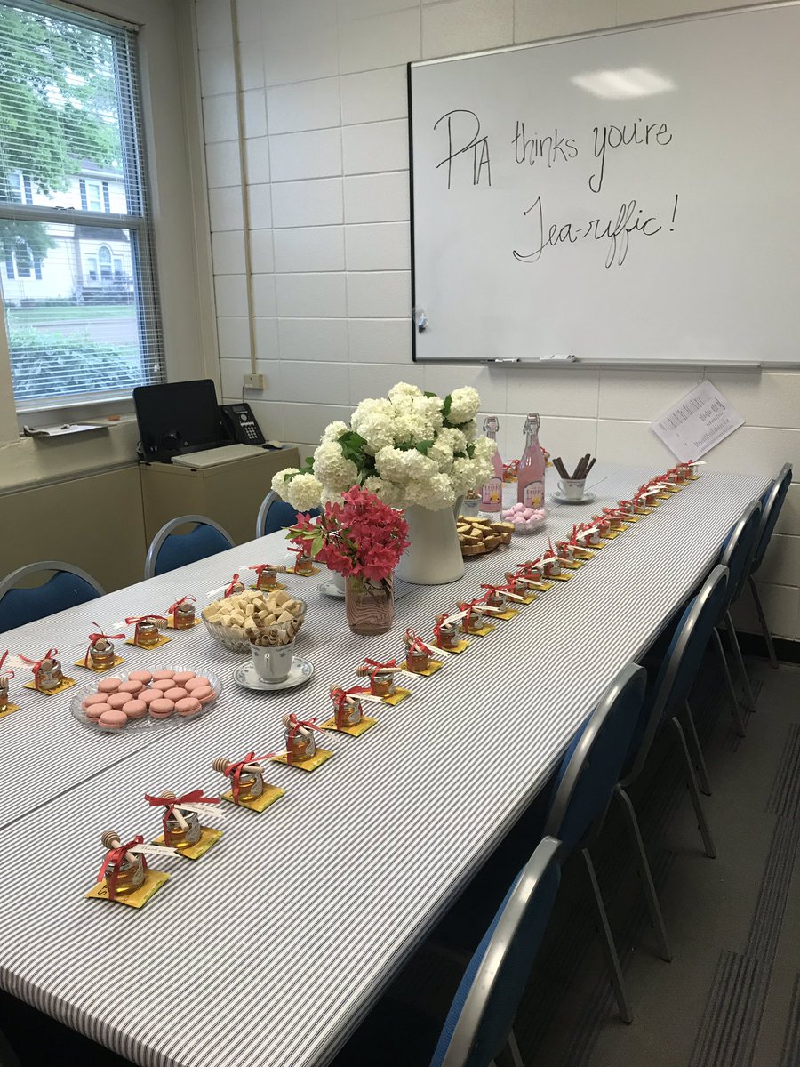 alsbach_hannah's tweet photo. Is this adorable or what??? Feeling very appreciated! @BryantPTA https://t.co/2mQ2MJuOaG