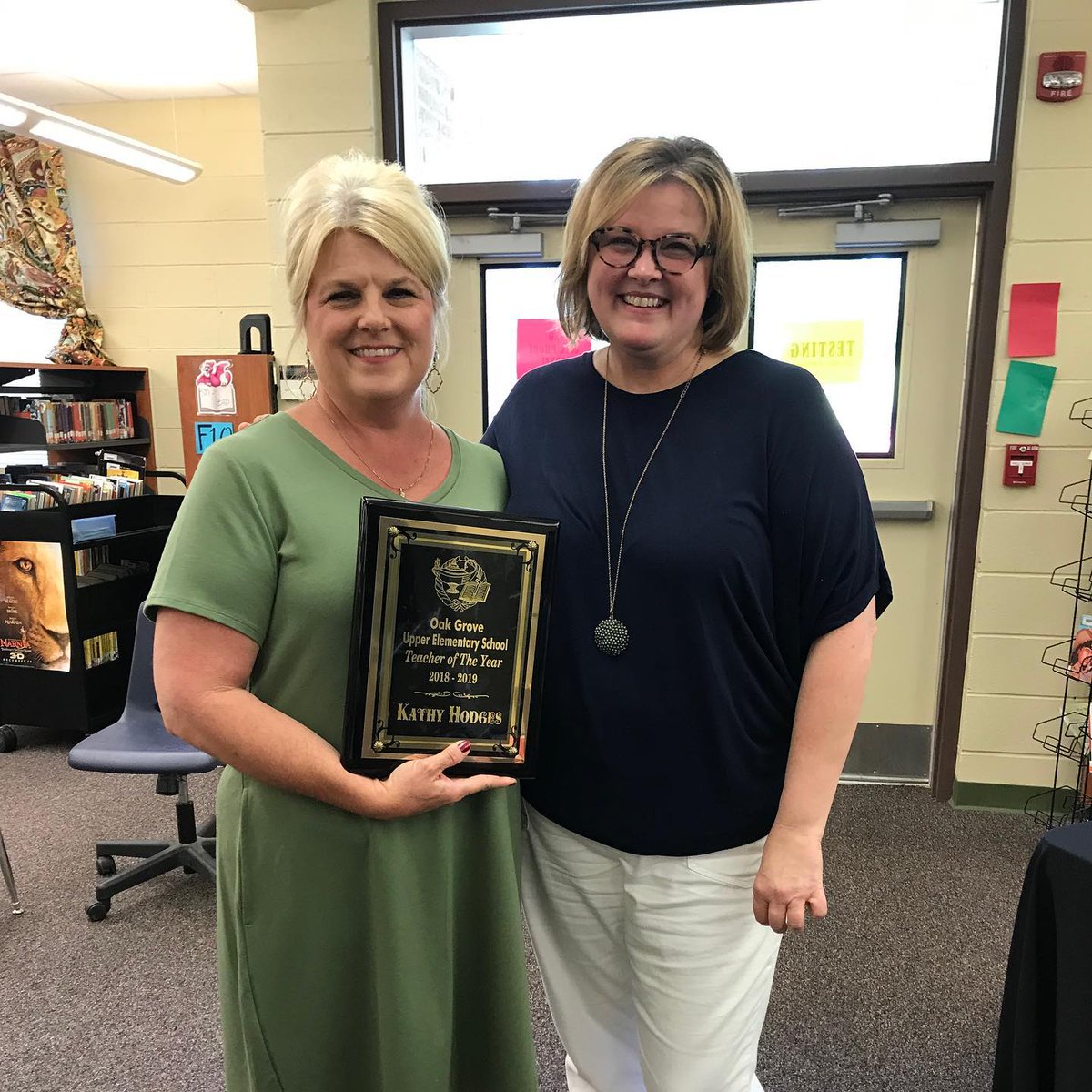 oakgroveupper's tweet photo. We had our first annual OGUE Teacher Awards Day yesterday! During our ceremony, we awarded the OGUE Teacher of the Year to Kathy Hodges! We also awarded our OGUE Employee of the Year to Officer Bruce Smith! #as1LCSD @LamarCoSchools https://t.co/qhITGAkMr5