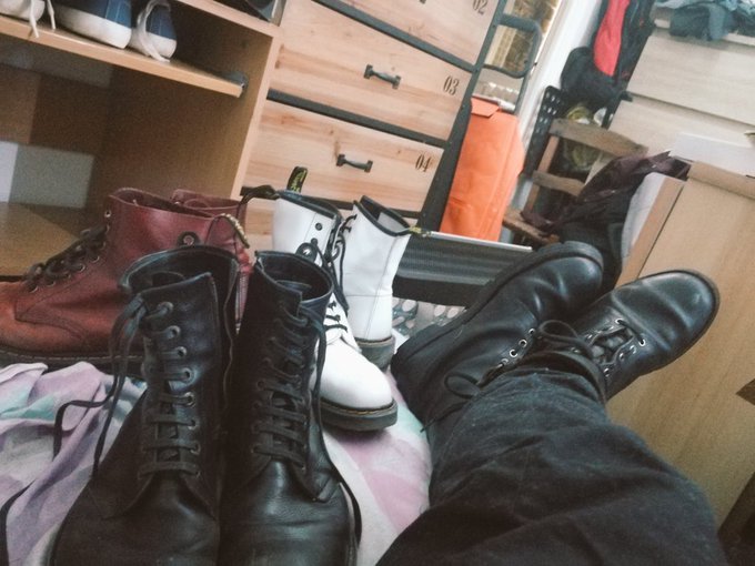 Quel pigeon veut l&eacute;cher mes chaussures ? Which sub wants to lick my shoes?  #feet #footfetish #paypig<a href="/tag/footfetish"class="tags"><span>#footfetish</span></a><a href="/tag/feet"class="tags"><span>#feet</span></a><a href="/tag/slave"class="tags"><span>#slave</span></a><a href="/tag/pigeon"class="tags"><span>#pigeon</span></a><a href="/tag/findom"class="tags"><span>#findom</span></a><a href="/tag/financialdomination"class="tags"><span>#financialdomination</span></a>