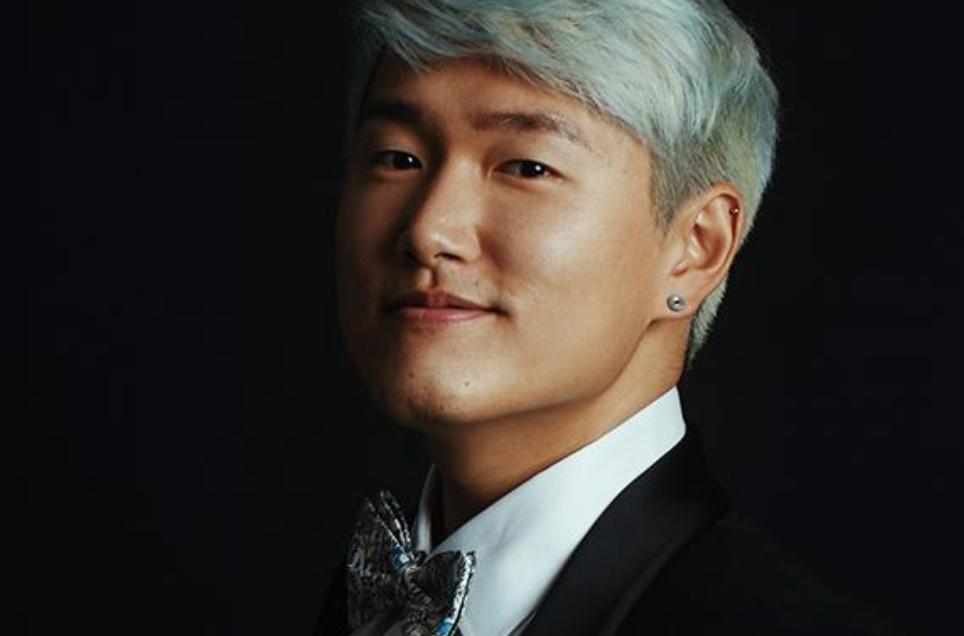 santafeopera's tweet photo. Librettist/playwright @DavidHenryHwang: “It’s been very important to me @HuangRo &amp; Santa Fe Opera to cast the role of Song Liling authentically.” @ruohuang: “It isn’t easy to find an Asian countertenor but we did find an excellent countertenor,@kangminjkim” #sfo2020 #santafeopera https://t.co/RCESlITfhY