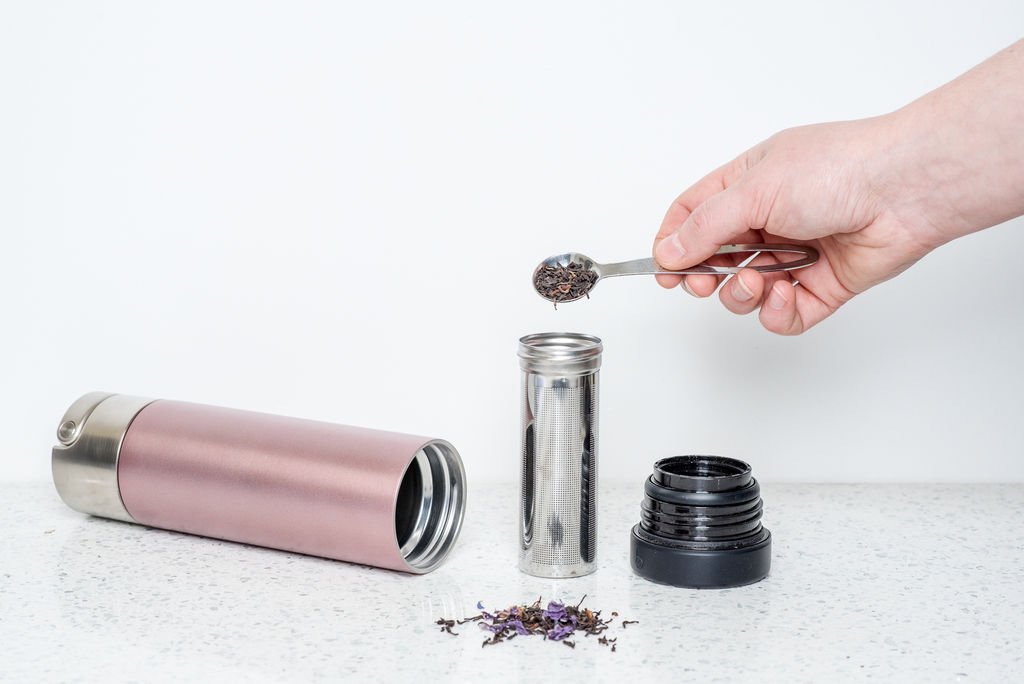 Need an afternoon pick me up? Using the #bebottle infuser you can make your own coffee or tea to get you through the rest of the day! 😎 #Tea #Coffee #afternoonpickmeup #yougotthis