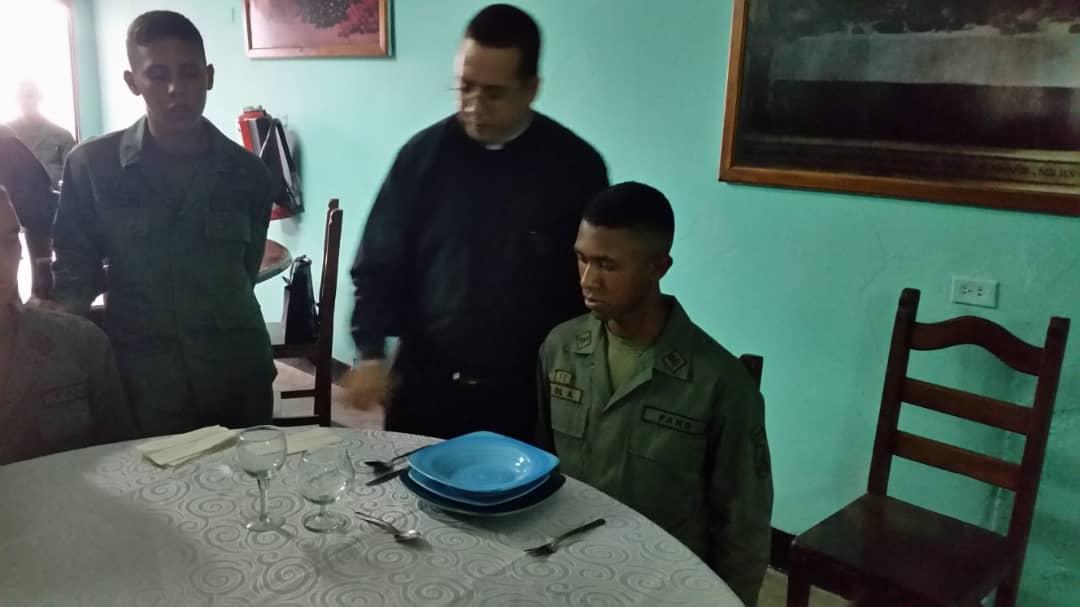 escpetro_electr's tweet photo. Dando continuidad al Taller Modales y Buenas Costumbres,  orientado por el Lcdo. Mauro Martínez a la Promoción 111.@LopezVargasR @cegnb @Karolymg @ALIDAOT @vladimirpadrino https://t.co/Z20OxDh1m8