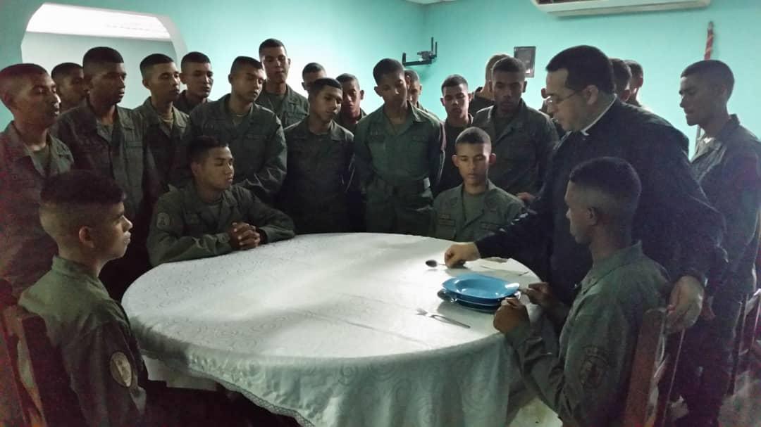 escpetro_electr's tweet photo. Dando continuidad al Taller Modales y Buenas Costumbres,  orientado por el Lcdo. Mauro Martínez a la Promoción 111.@LopezVargasR @cegnb @Karolymg @ALIDAOT @vladimirpadrino https://t.co/Z20OxDh1m8
