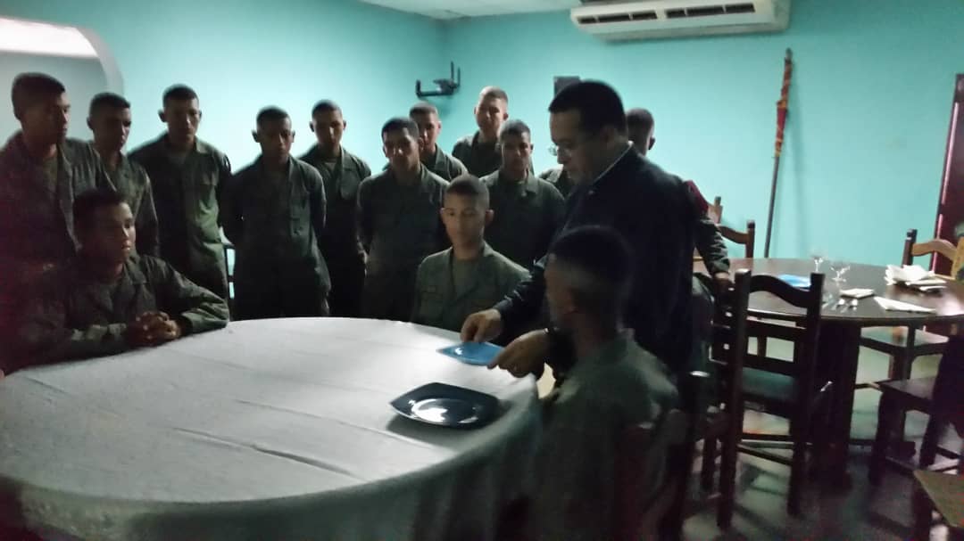 escpetro_electr's tweet photo. Dando continuidad al Taller Modales y Buenas Costumbres,  orientado por el Lcdo. Mauro Martínez a la Promoción 111.@LopezVargasR @cegnb @Karolymg @ALIDAOT @vladimirpadrino https://t.co/Z20OxDh1m8