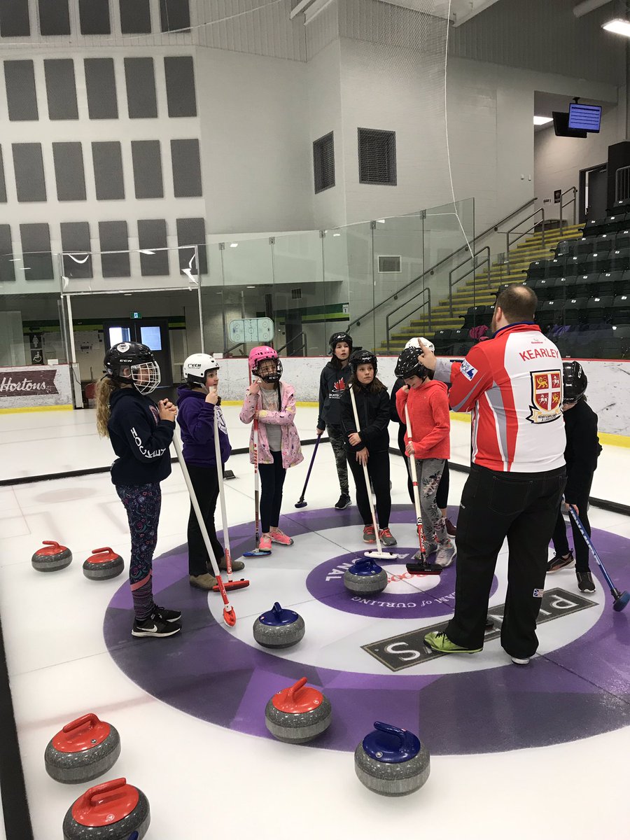 sargetilley's tweet photo. Students love curling @StEdwardsSchool @TownofCBS @mmemarshallnl @KelleyNewman16 @MmeSPower @NLESDCA https://t.co/dymSeyyTSr