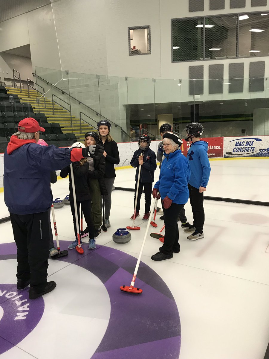 sargetilley's tweet photo. Students love curling @StEdwardsSchool @TownofCBS @mmemarshallnl @KelleyNewman16 @MmeSPower @NLESDCA https://t.co/dymSeyyTSr