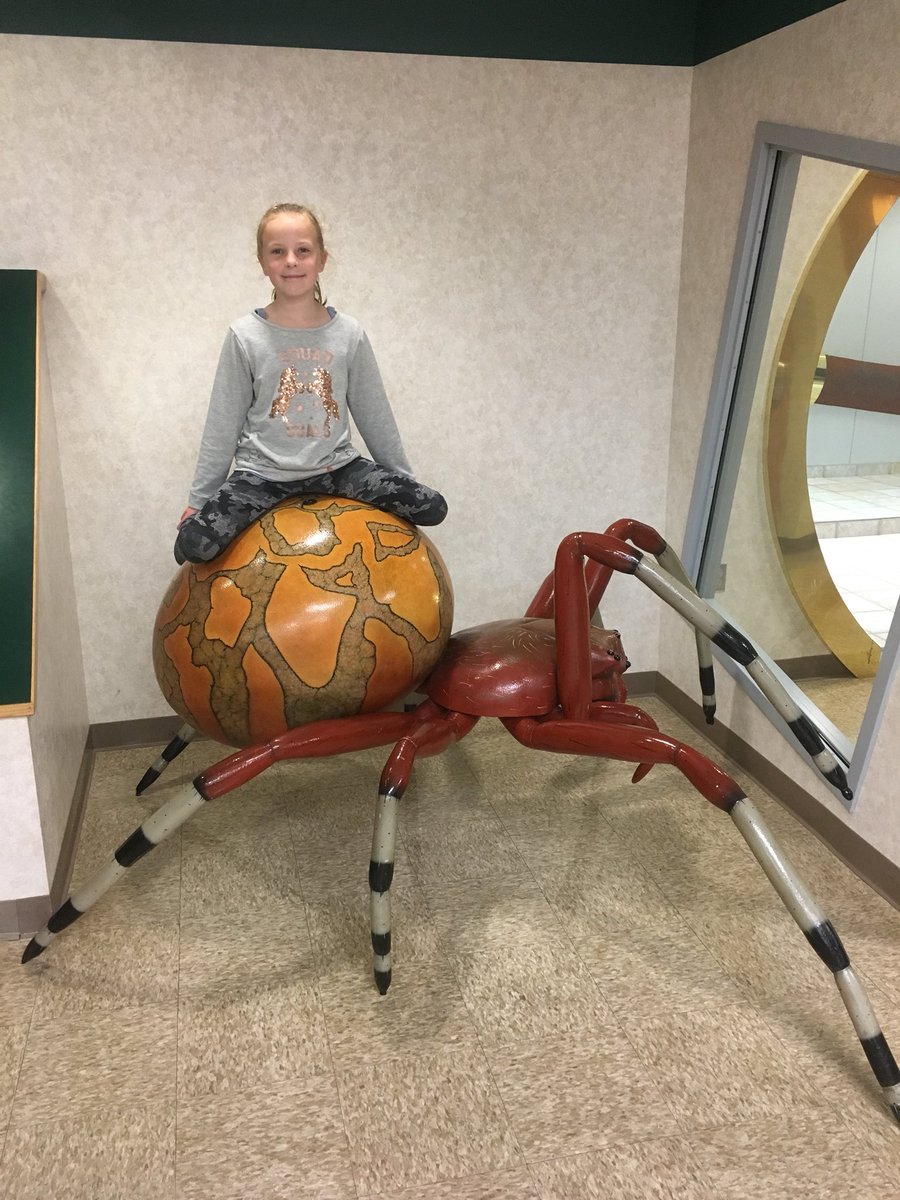 misscramer4's tweet photo. That’s a wrap for the field trip! We had a blast at the Sternberg Museum. https://t.co/x3I5BJYwPr