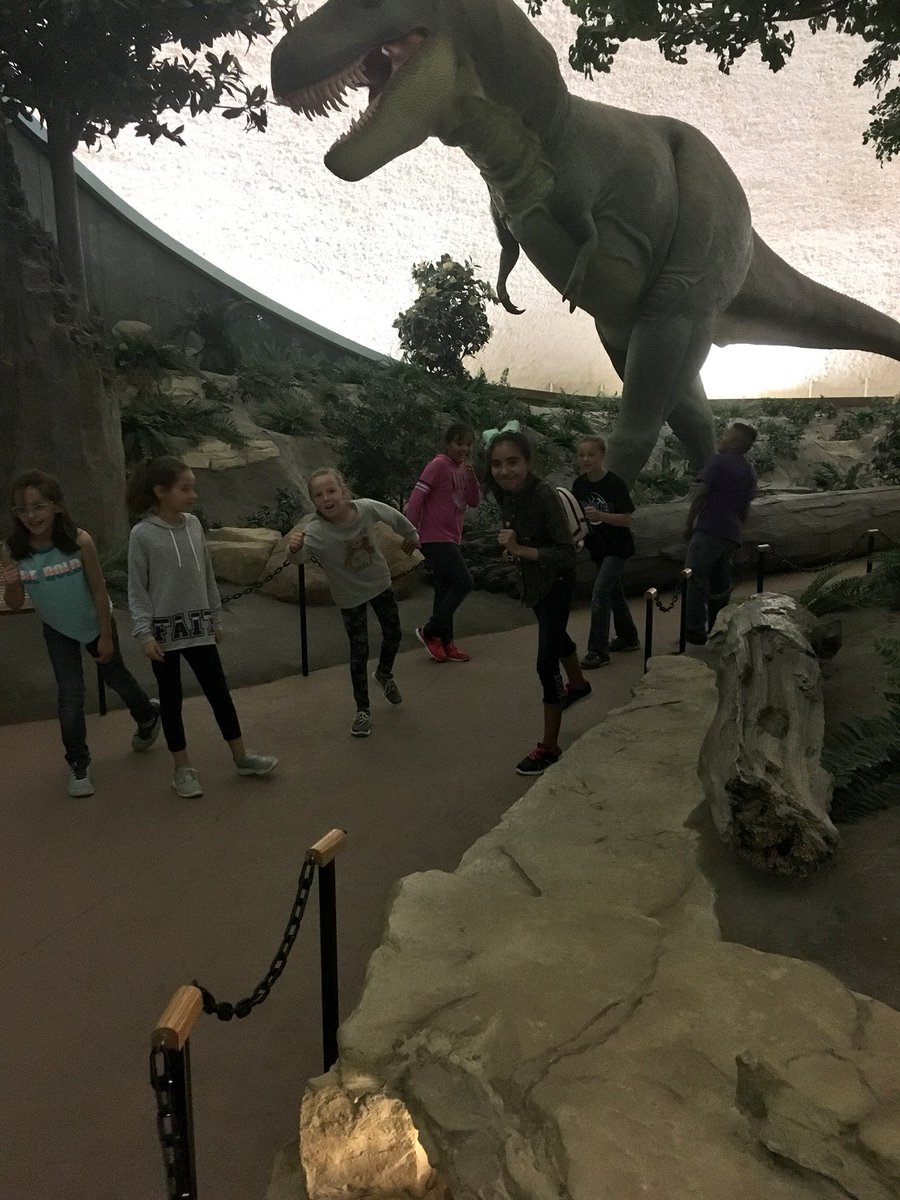 misscramer4's tweet photo. That’s a wrap for the field trip! We had a blast at the Sternberg Museum. https://t.co/x3I5BJYwPr