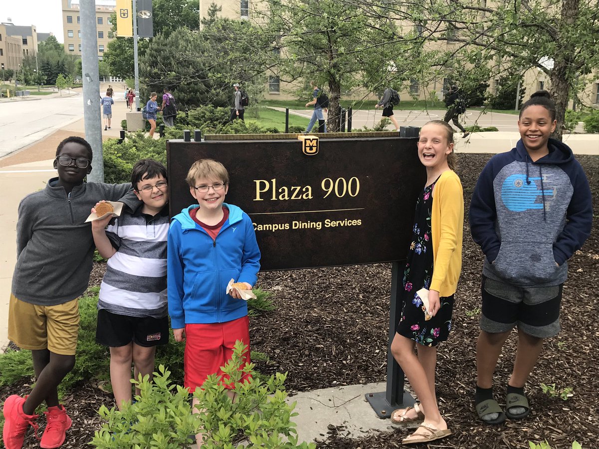My first Lunch with the Principal involving two schools! So fun to have lunch with <a href="/BeulahRalphElem/">Beulah Ralph Elem</a> &amp; <a href="/LSEArts/">Locust Street Expressive Arts</a> 5th graders. Thank you to @JECoggs &amp; <a href="/QImler/">Quintin Ryan Imler</a> for a great lunch!