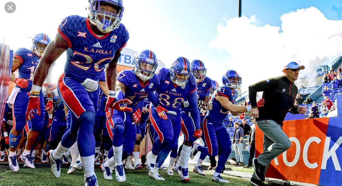 jpotts_7's tweet photo. Blessed to recieve another offer from Kansas University @Co_Jackson21 @CoachColombi @GridironStuds @cmcclellion @Cassidy_Rob @HamiltonESPN https://t.co/LcE7bNol6A