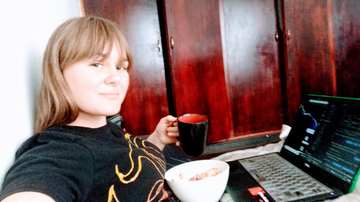 Deb_Bugging's tweet image. Qué rico comer un tres leches con el cafecito mientras programar. #PuraVida