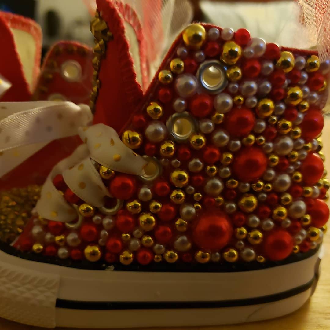 daniellemoore84's tweet photo. Birthday kicks for Miss Jaylah Danielle! #motherof2creations #birthdaybling #babybling #babykicks #blingconverse #blingandpearls #orderyourstoday #1stbday #cutesiekicks https://t.co/3XSMJbmRgT