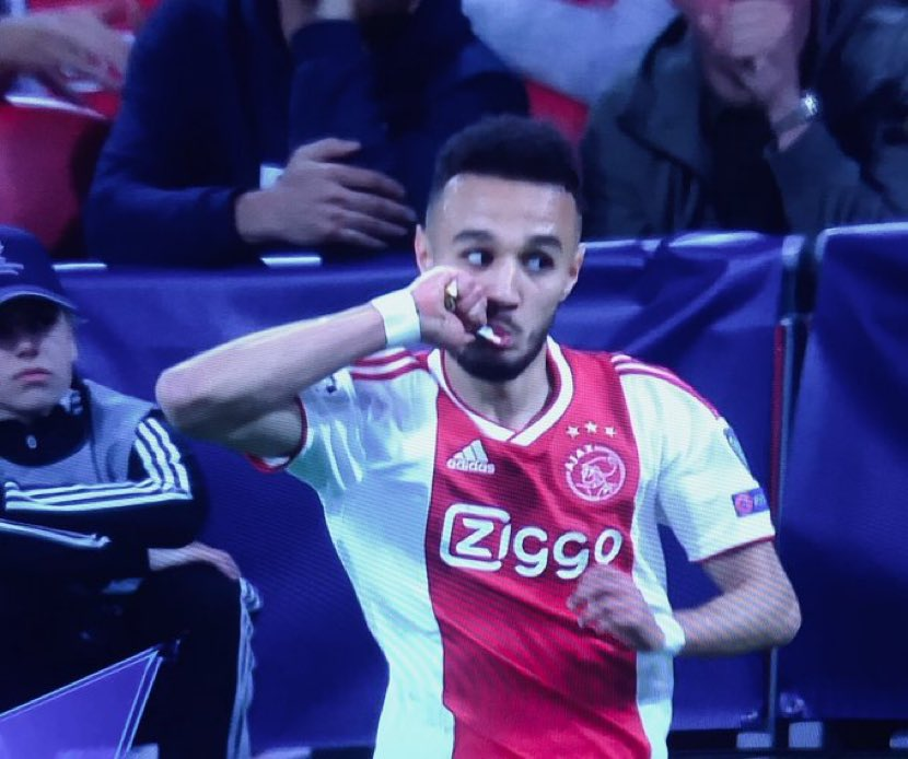 Noussair Mazraoui et Hakim Ziyech ont rompu leur jeûne à la 24e minute de #AJATOT. 🙏