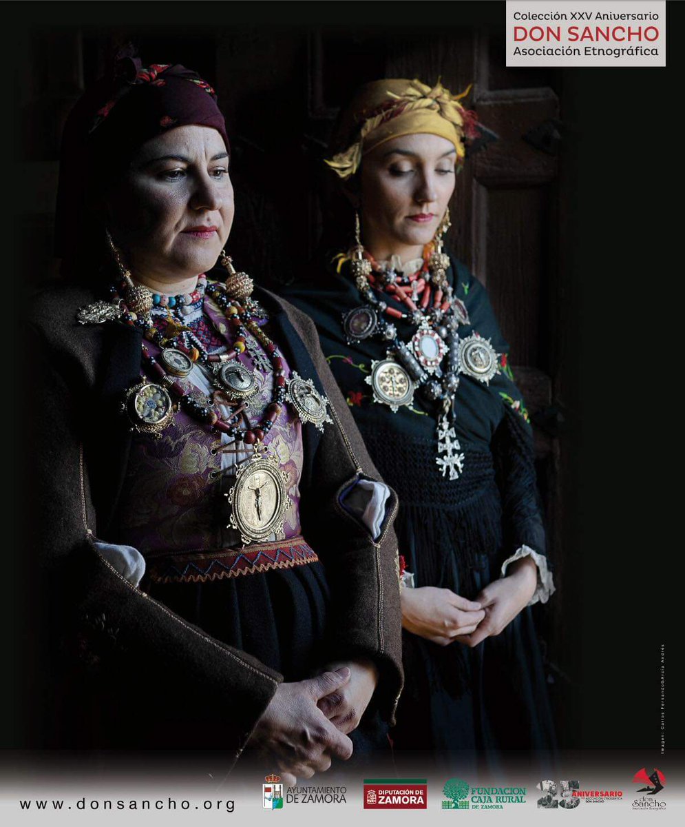ZamoraHosteleri's tweet photo. TURISMO. CULTURA

La @aedonsancho escaparate vivo de la cultura tradicional de #Zamora ❤️

Los escaparates de #GarcíaCasado acogen once fotografías de gran tamaño con los tesoros del grupo con motivo del #XXVAniversarioDonSancho

#Enhorabuena ❤️👏👏

https://t.co/pZbT6OK9YH https://t.co/wv54mRyL1q
