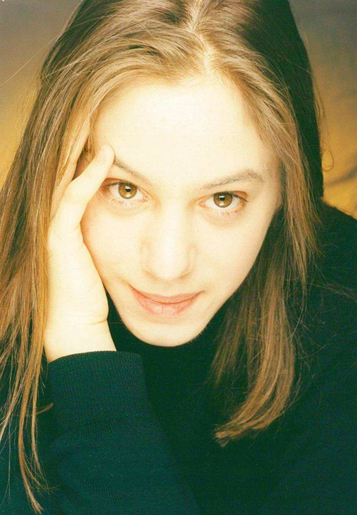Happy Birthday to Jodhi May who turns 44 today! You may remember her from The Last of The Mohicans (1992). 