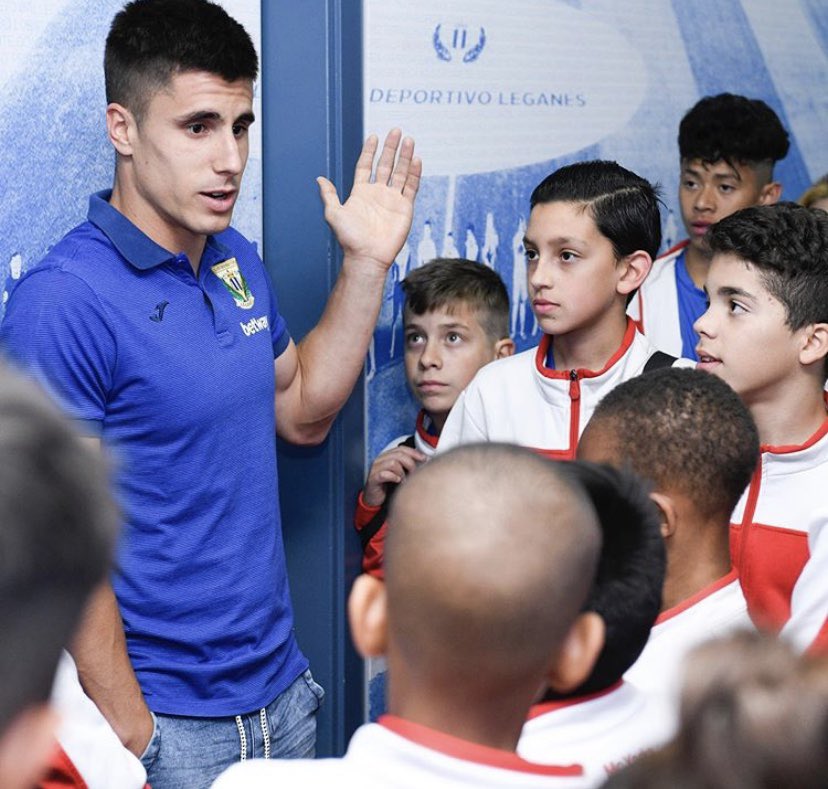 atletico_panben's tweet photo. L@s chic@s de las categorías Benjamin/Alevin/Infantil del han vivido una experiencia muy especial al visitar el Estadio Municipal Butarque acompañados por los futbolistas del C.D. Leganés Unai Bustinza y Javier Eraso. #PorUnaVidaSinBarreras gracias a la fundación Emilio Moro https://t.co/m6XIWDAQTI