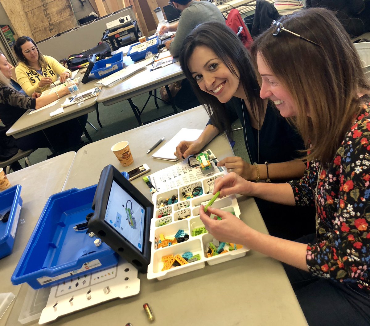 Ts from @HJA_tdsb, <a href="/tdsb_BoysLeader/">Boys Leadership Acad</a>, <a href="/driftwoodps/">driftwood</a>, <a href="/ChalkfarmPSTDSB/">ChalkfarmPSTDSB</a>, <a href="/GulfstreamPS/">Gulfstream PS</a>, <a href="/TDSB_Corvette/">Corvette Junior P.S.</a>,  <a href="/tdsb_SMPS/">St. Margaret's PS</a> &amp; <a href="/ParkdalePs/">ParkdalePS</a> engaging in professional learning about curricular integration of robotics to help close opportunity gaps for underserved Ss #IDEALRobotics <a href="/Tdsb_stondat/">Sandra Tondat</a>
